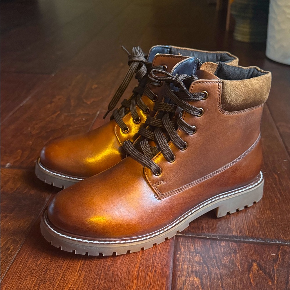 NWOB Steve Madden Bronni Lug Sole Lace up Boots, Size 5, Chocolate Brown.